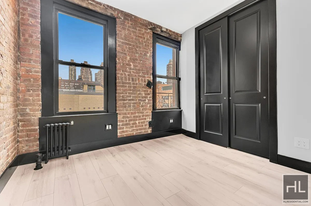 West 52 Street - Photo 0