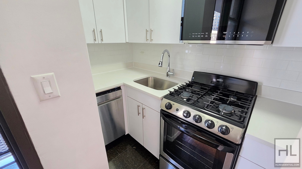 East 35 Street - Photo 3