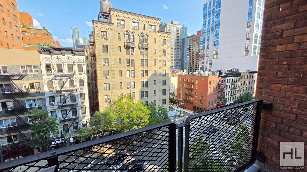 East 35 Street - Photo 6