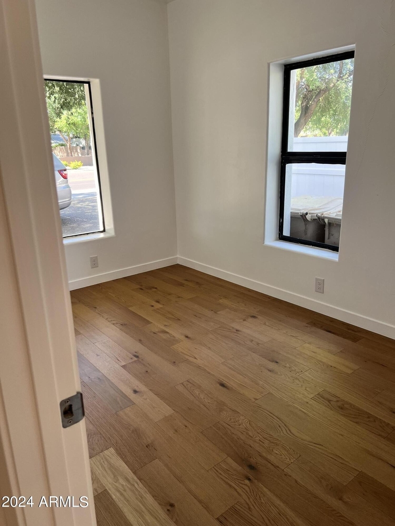 5914 W Myrtle Avenue - Photo 8