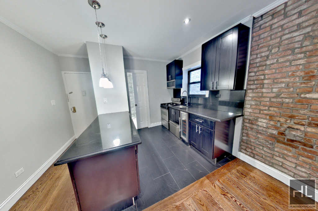 West 52nd Street - Photo 0