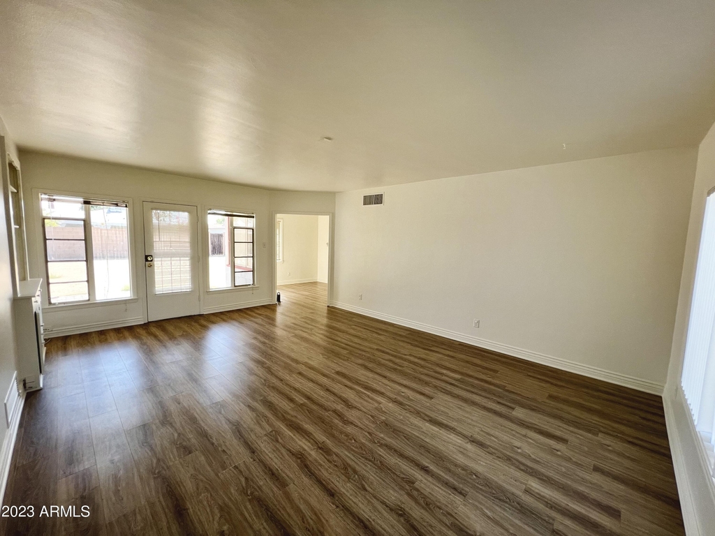 535 W Edgemont Avenue - Photo 1