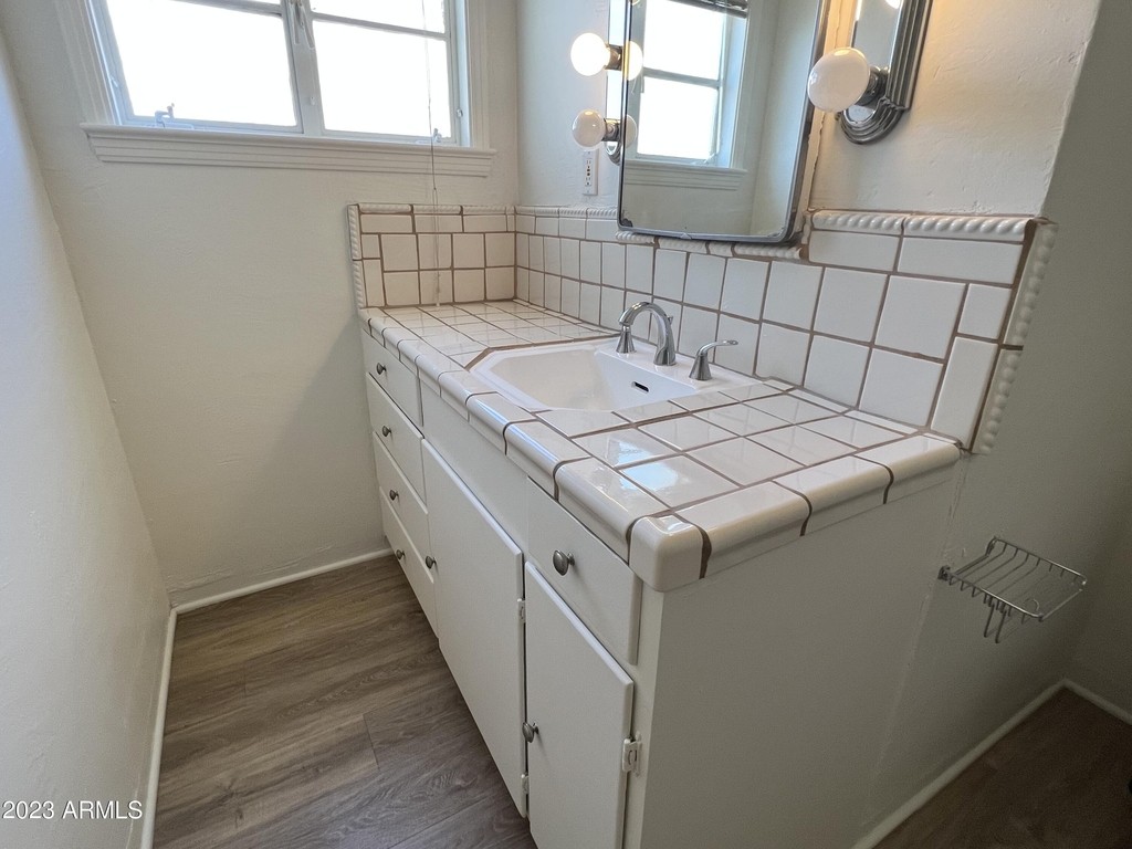 535 W Edgemont Avenue - Photo 4