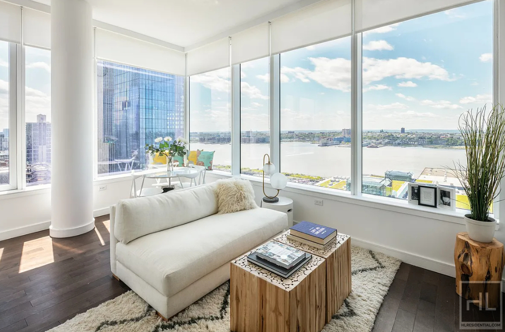 West 36 Street - Photo 2