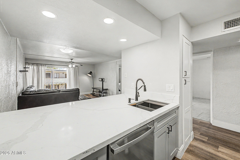 3314 N 68th Street N - Photo 4