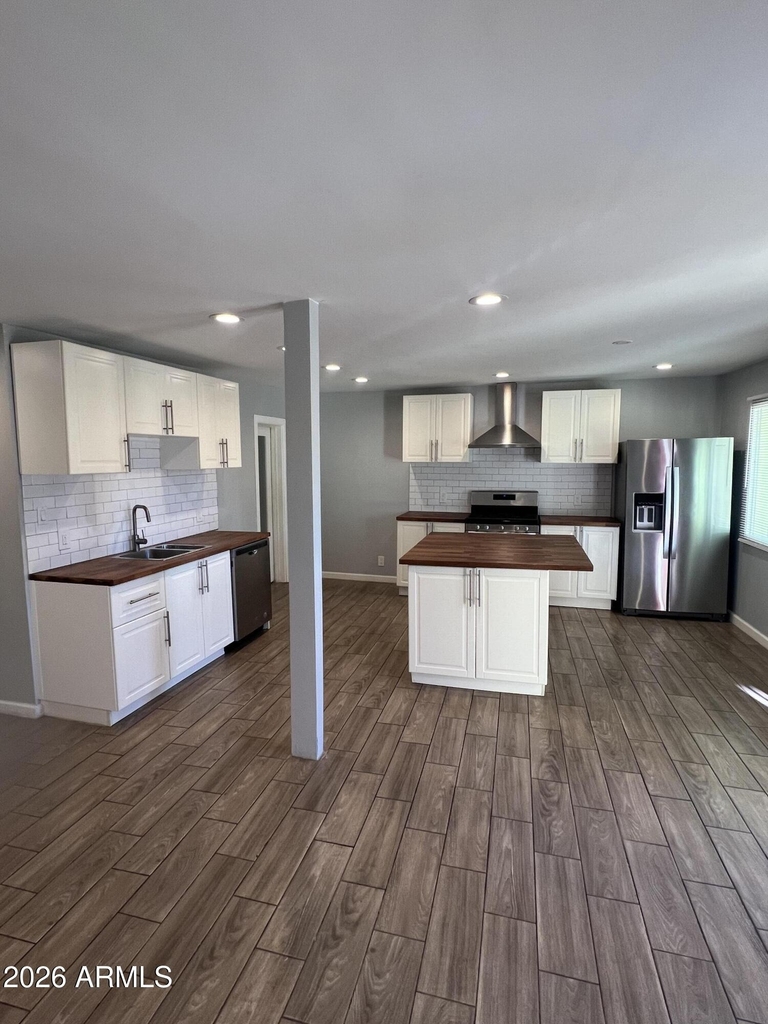1115 E Whitton Avenue - Photo 2