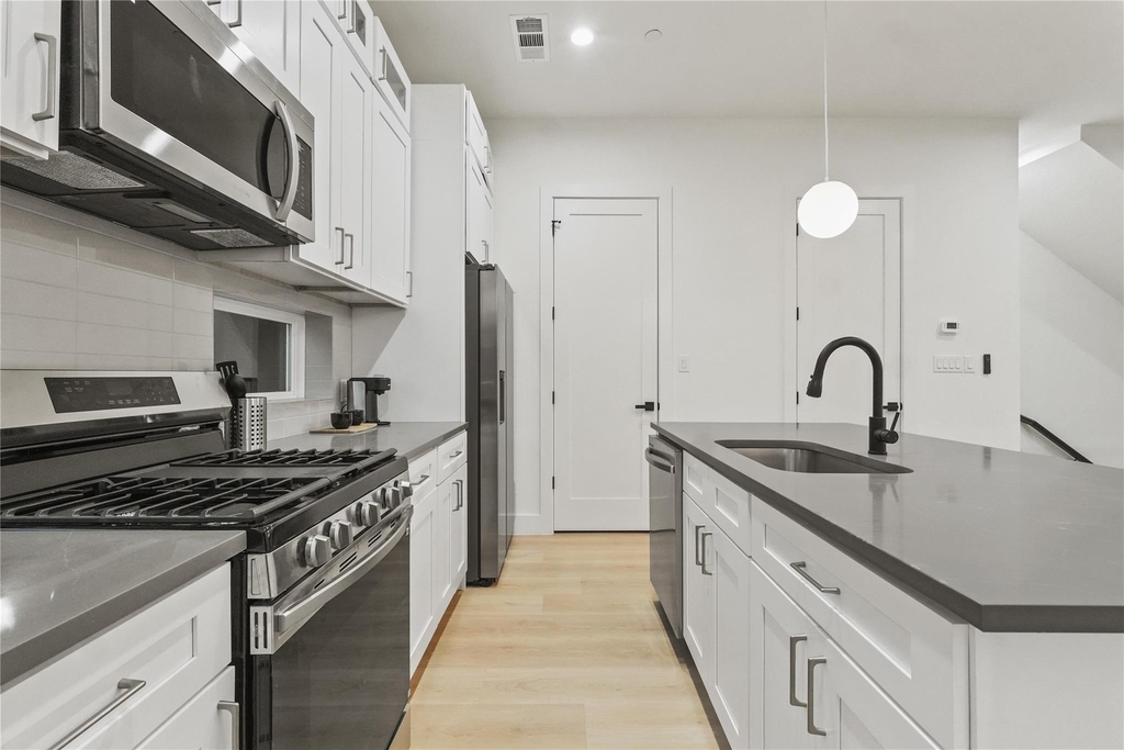 2031 N Prairie Avenue - Photo 10