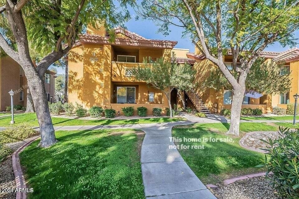 2929 W Yorkshire Drive - Photo 1