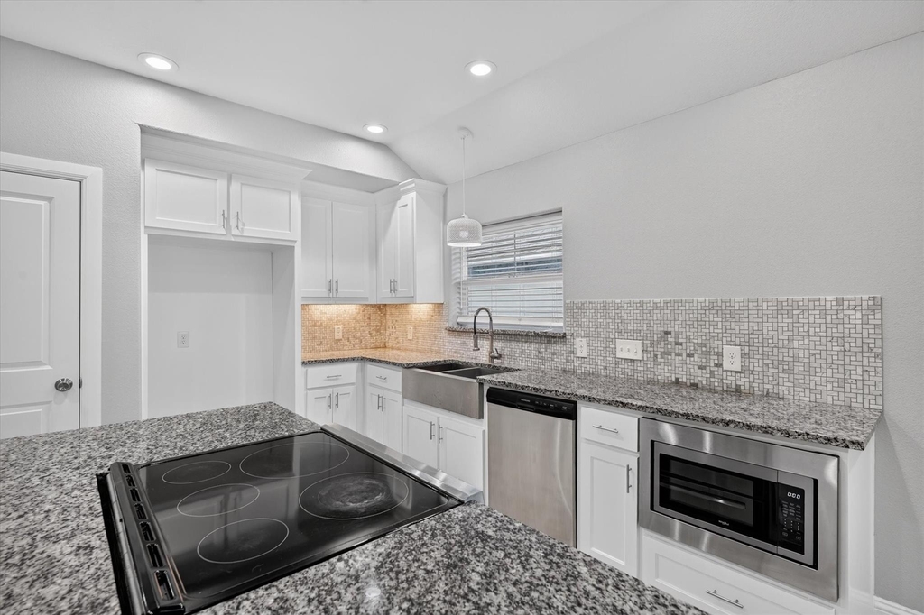 608 E College Street - Photo 5