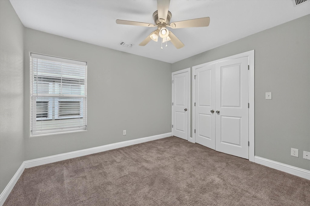 608 E College Street - Photo 8