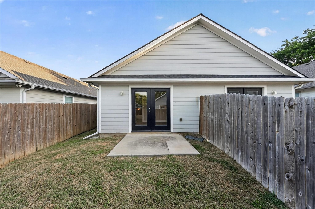 608 E College Street - Photo 18