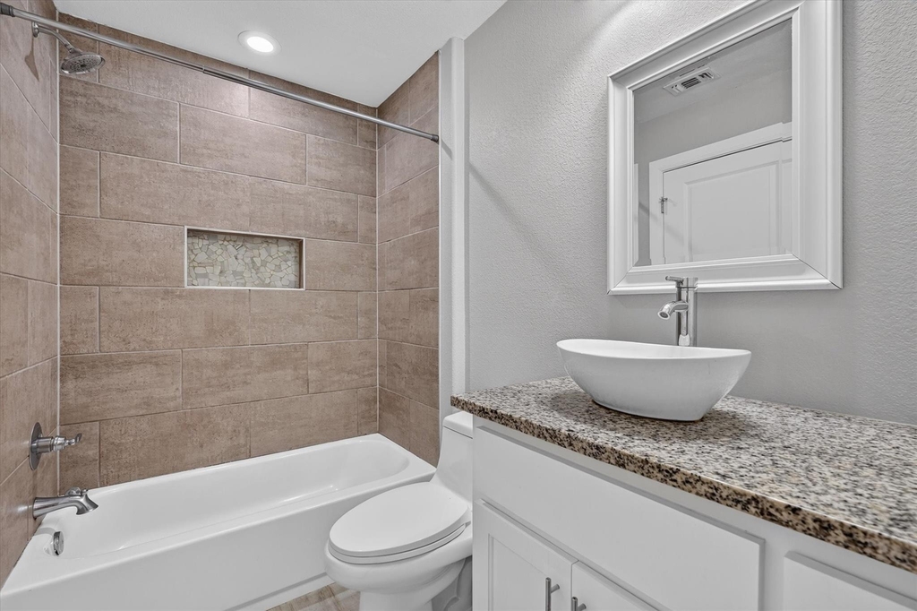 608 E College Street - Photo 16