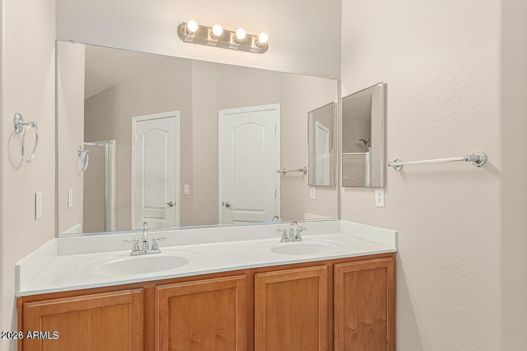 410 E Kent Avenue - Photo 11