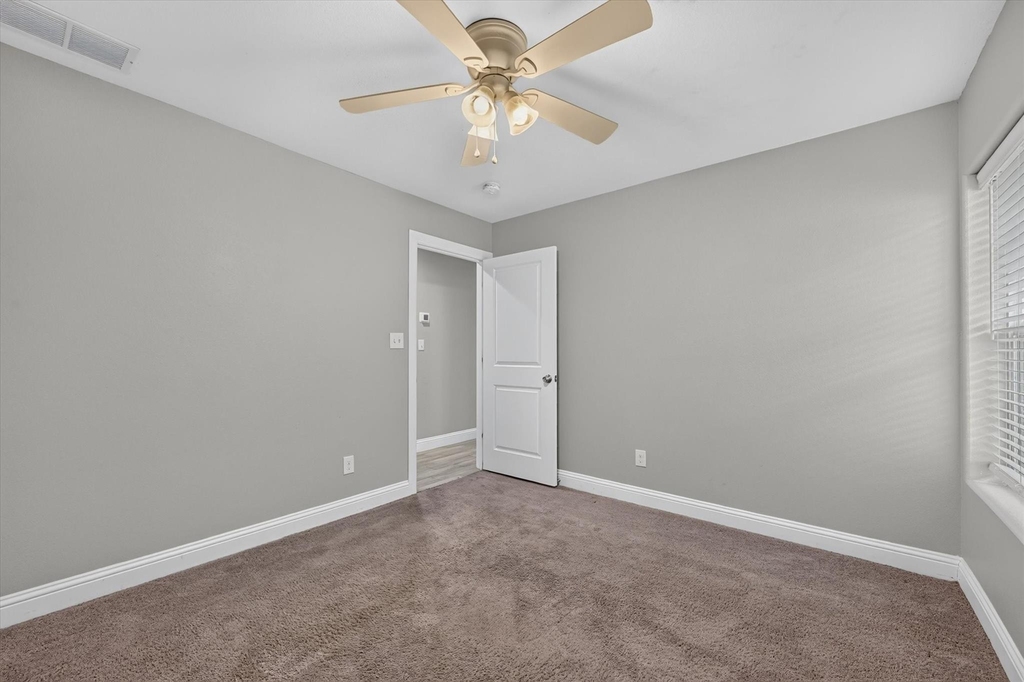 608 E College Street - Photo 9