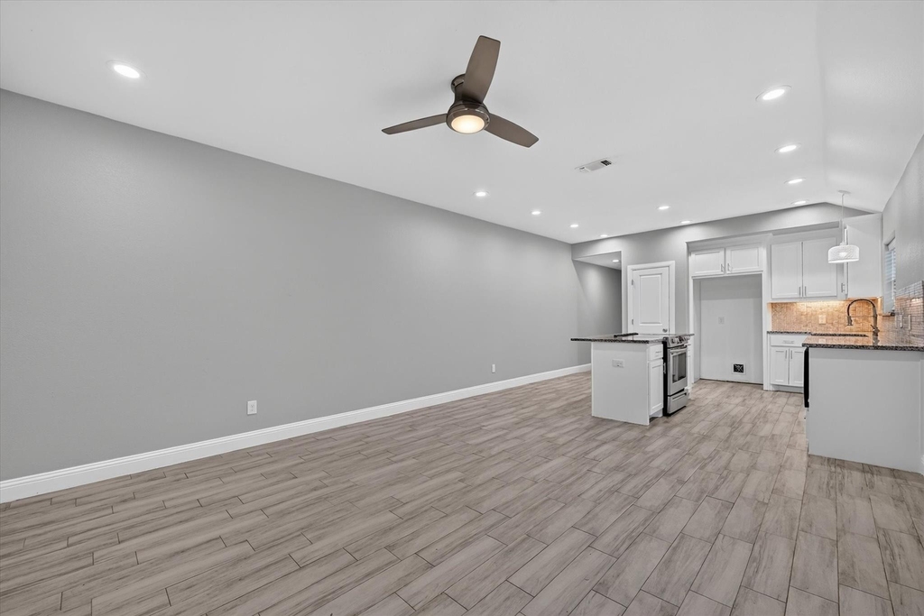 608 E College Street - Photo 1