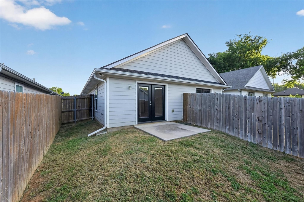 608 E College Street - Photo 19