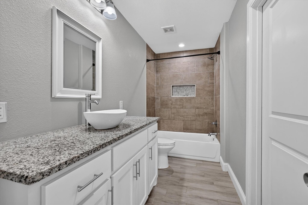 608 E College Street - Photo 15