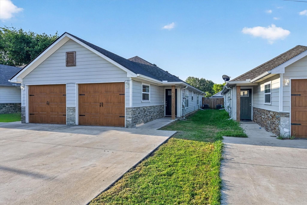 608 E College Street - Photo 20
