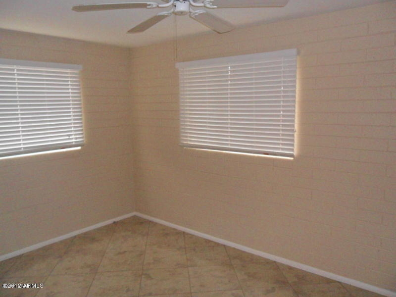 11139 W Elk Avenue - Photo 4