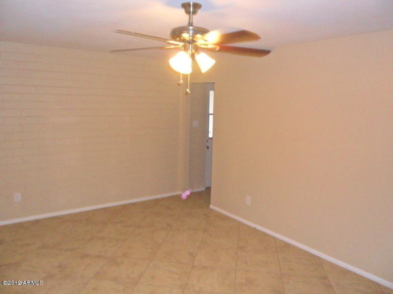11139 W Elk Avenue - Photo 3