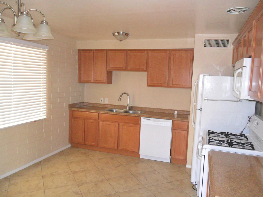 11139 W Elk Avenue - Photo 8