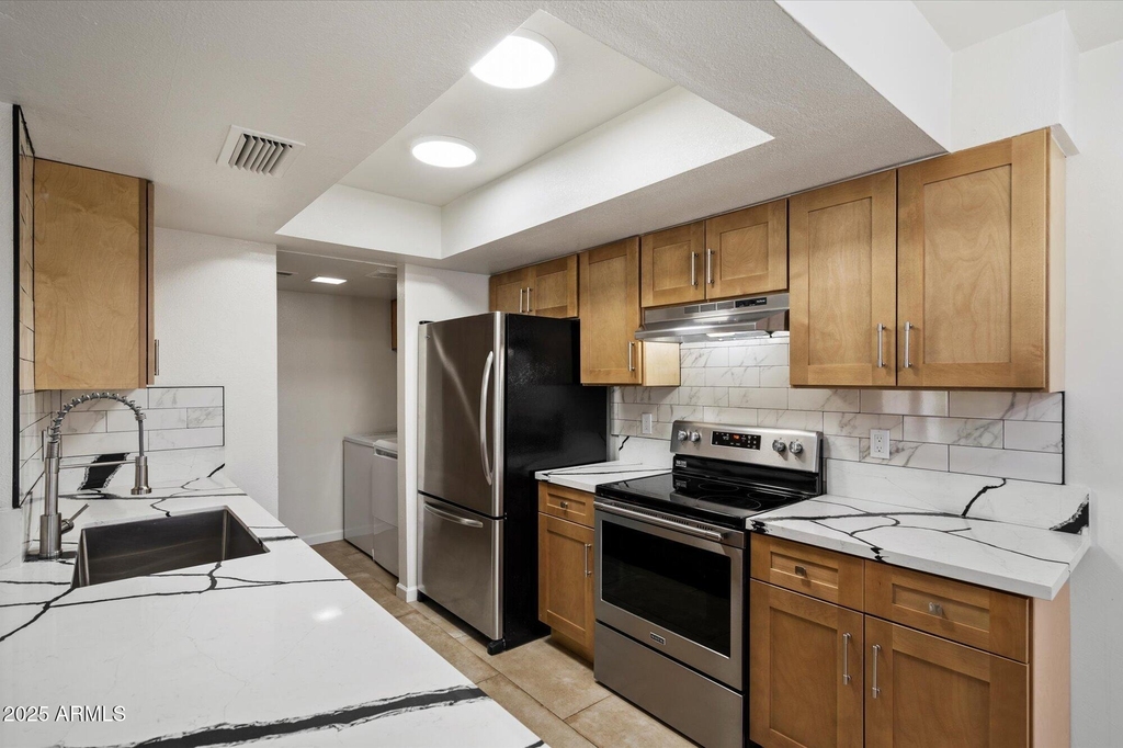 5520 N 77th Place - Photo 9
