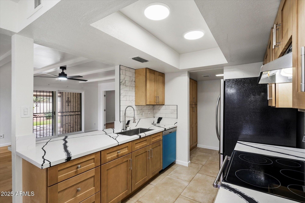 5520 N 77th Place - Photo 8