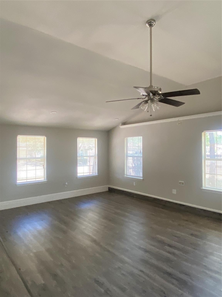 2516 Trinity Street - Photo 2