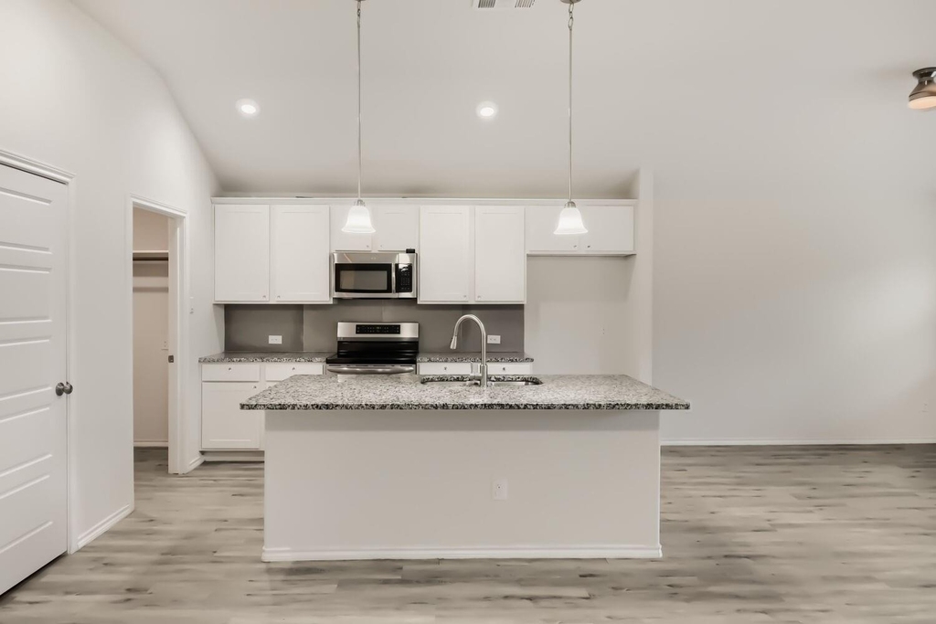 1300 Avenue C - Photo 4