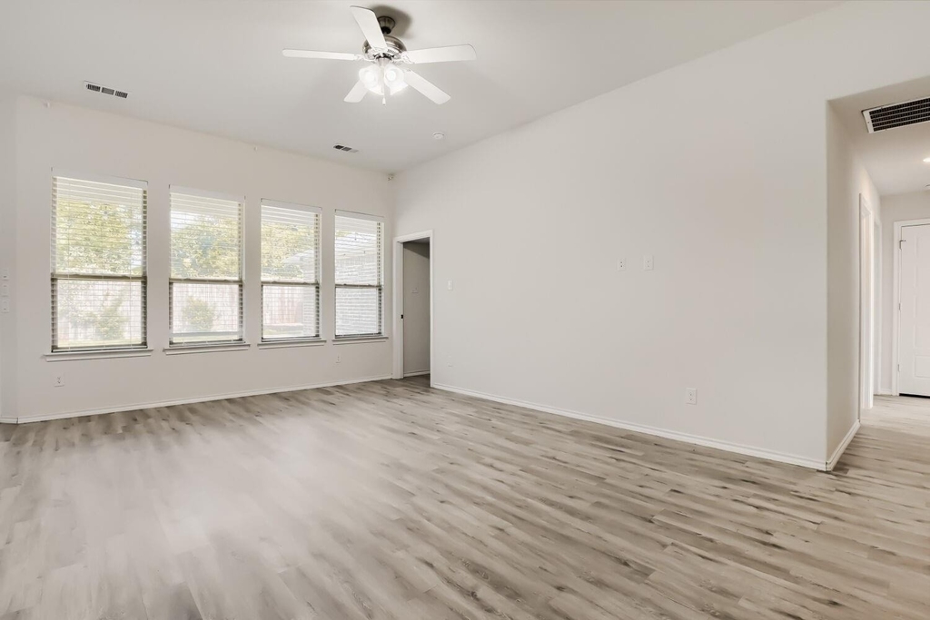 1300 Avenue C - Photo 2