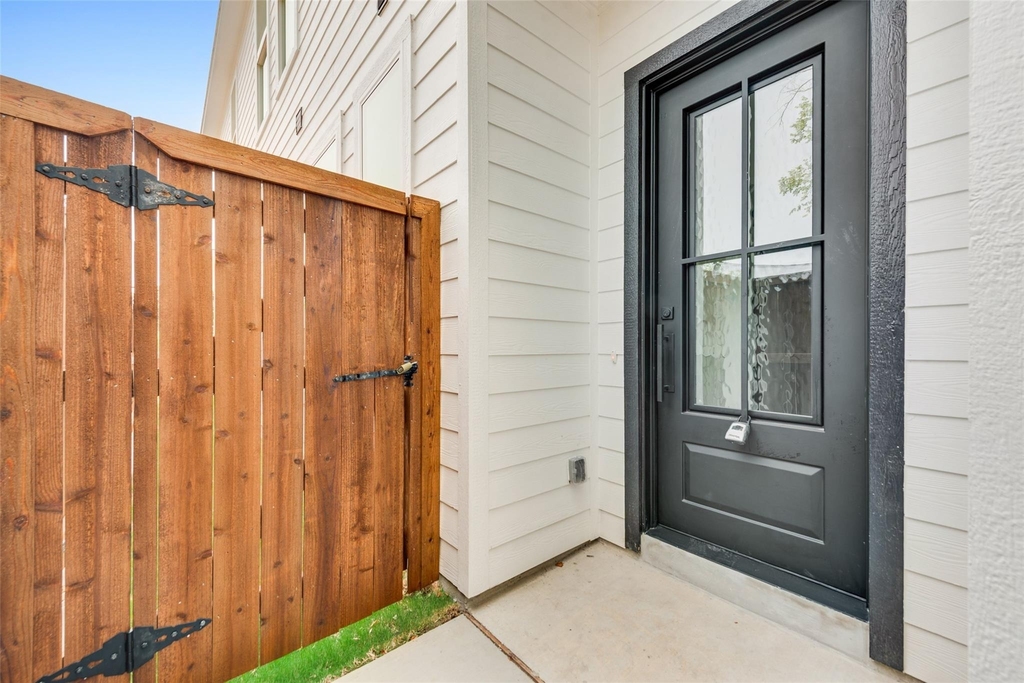 2408 Boyd Street - Photo 2