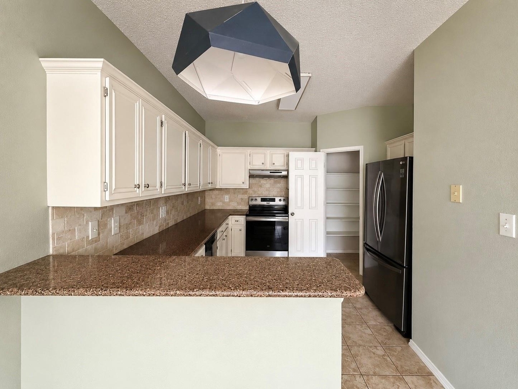 7900 Squire Lane - Photo 5