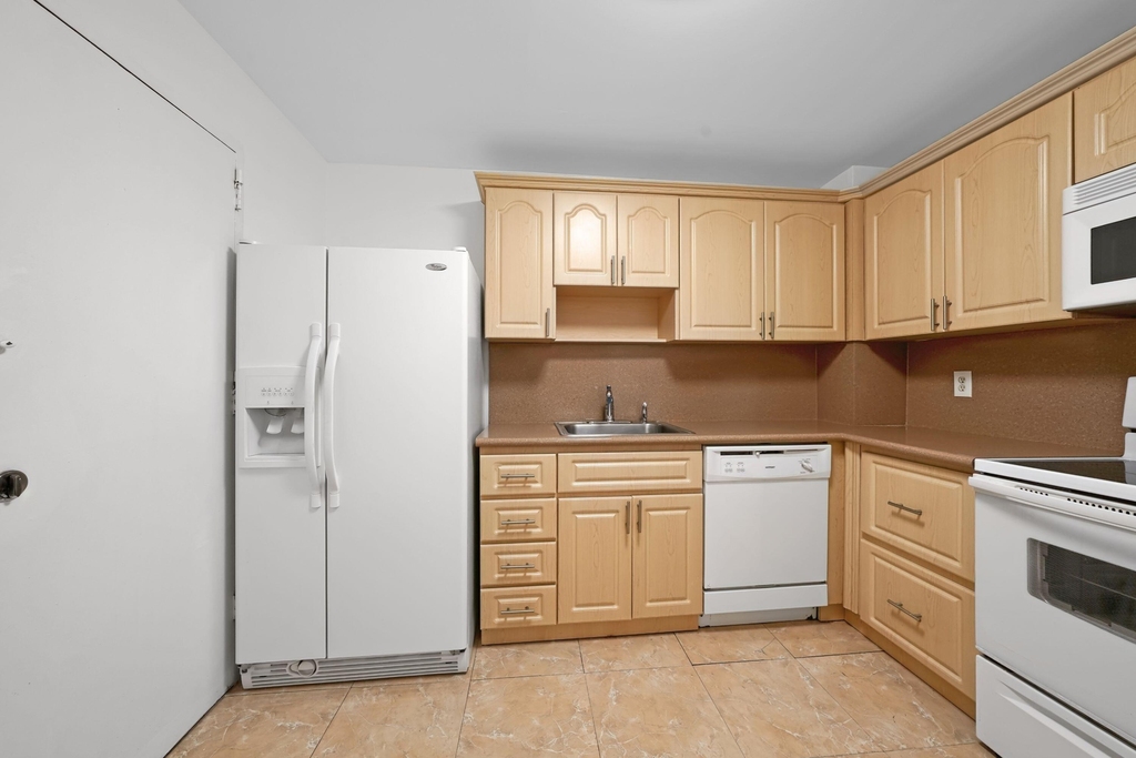 401 Golden Isles Drive - Photo 3