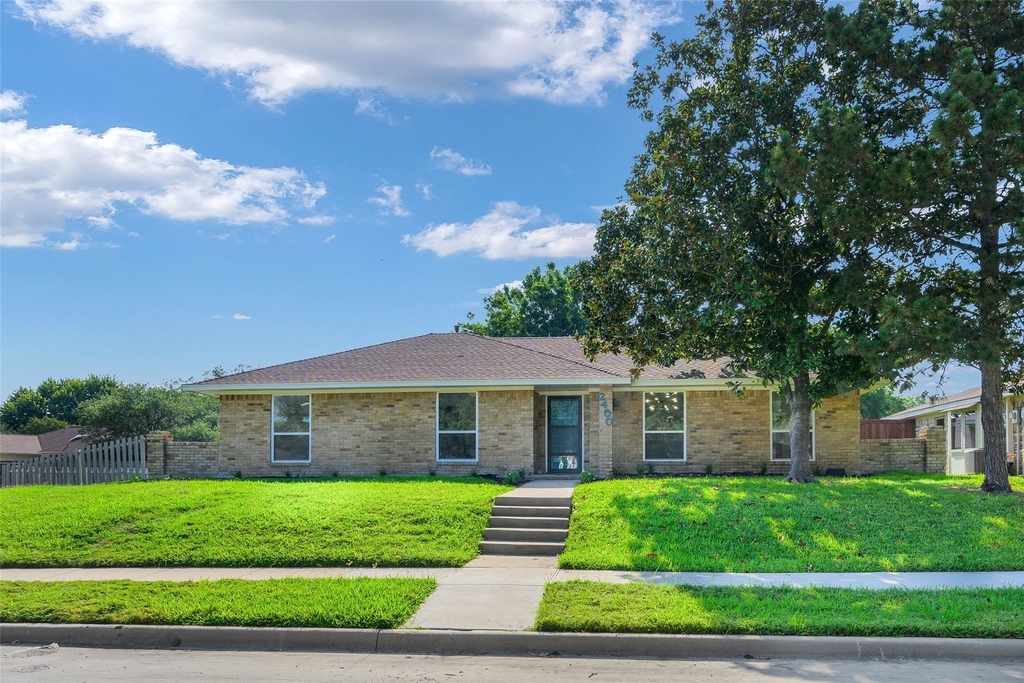 2400 Bengal Lane - Photo 0
