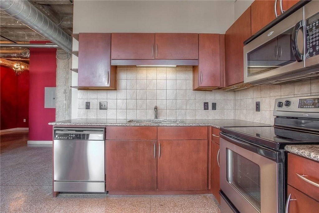 221 W Lancaster Avenue - Photo 17