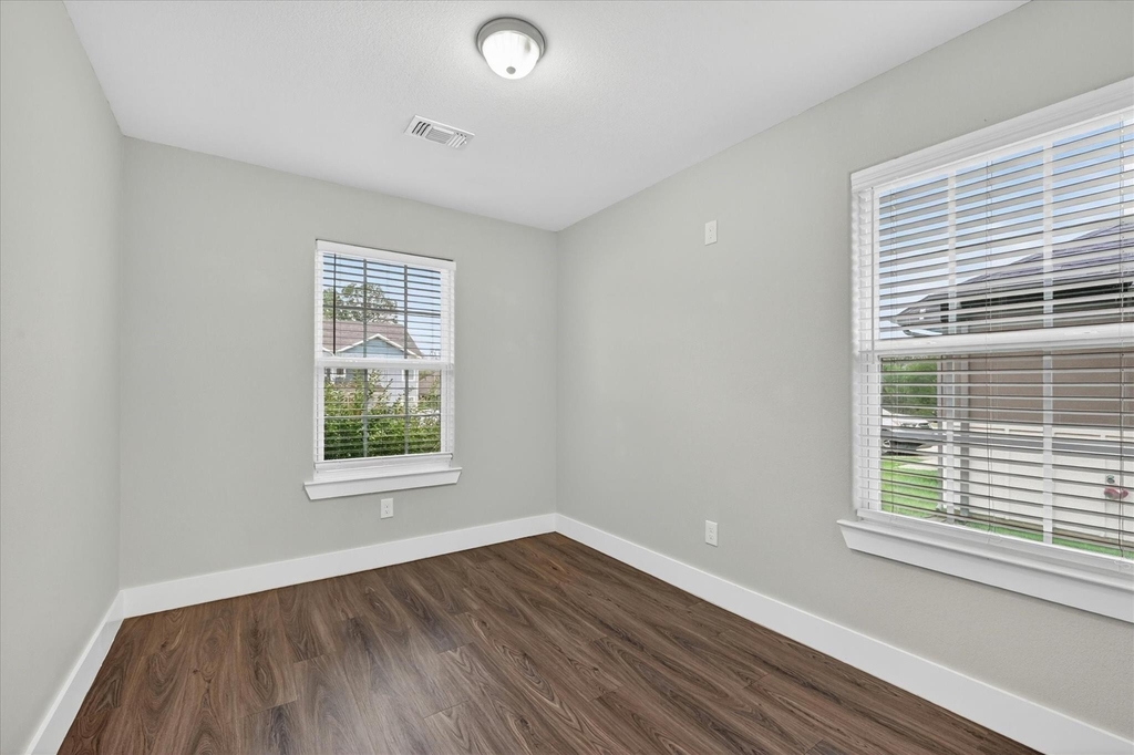 1032 Ray Drive - Photo 12