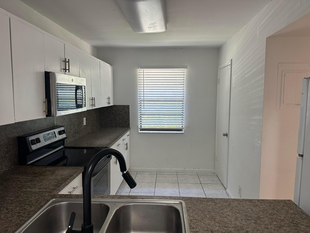 931 Sw 20th Court - Photo 9