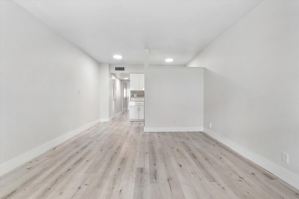 1638 Plunkett Street - Photo 10