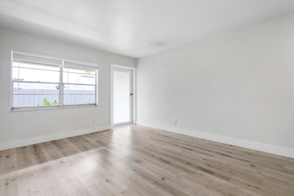 1638 Plunkett Street - Photo 9