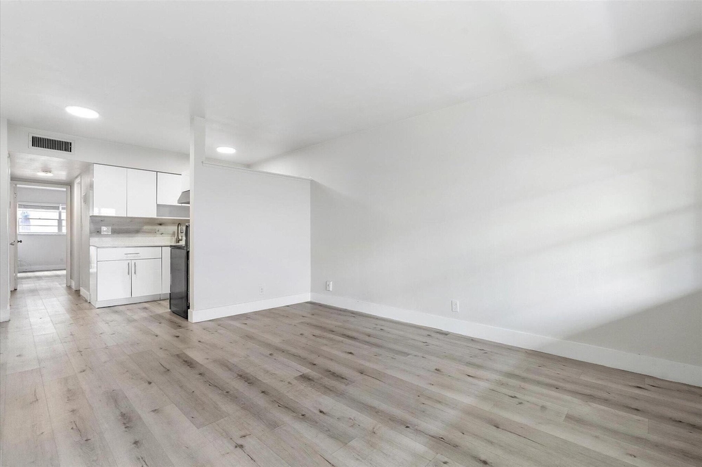 1638 Plunkett Street - Photo 1