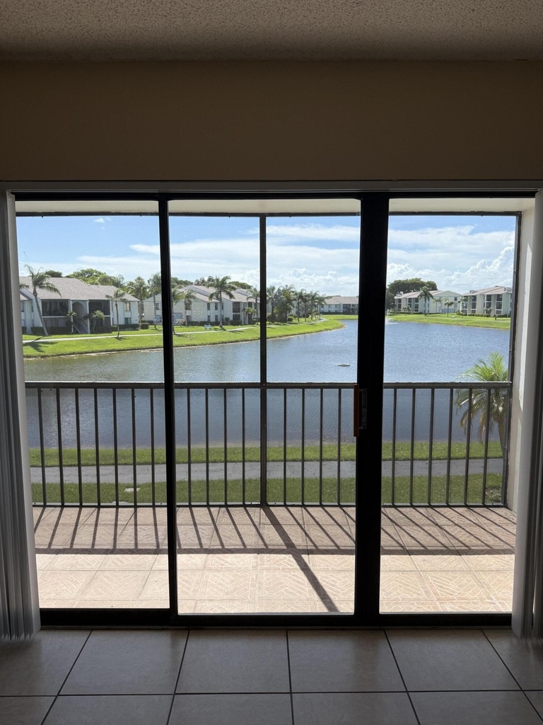 1110 Green Pine Boulevard - Photo 2