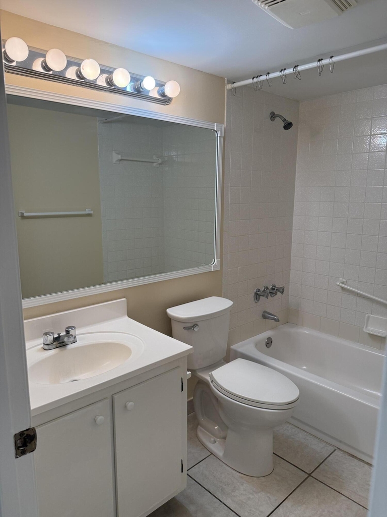 1110 Green Pine Boulevard - Photo 4