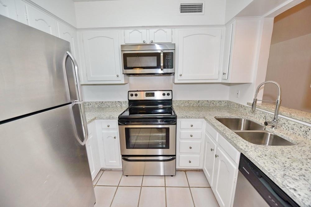 4818 Cole Avenue - Photo 3
