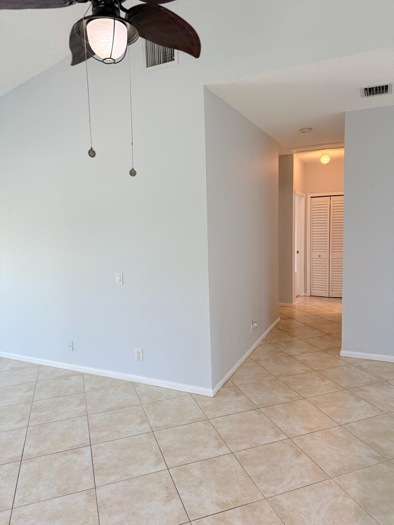2351 Ne 14th Street Causeway - Photo 22