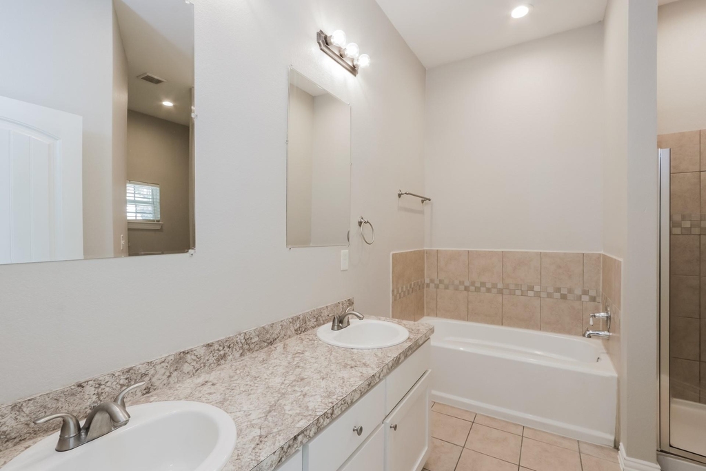 1633 Mockingbird Lane - Photo 10