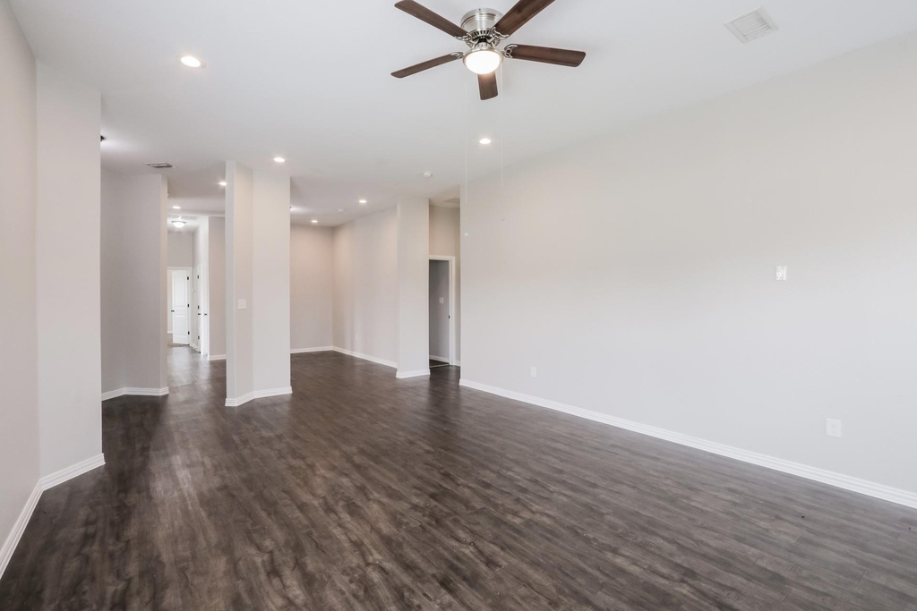 1633 Mockingbird Lane - Photo 5