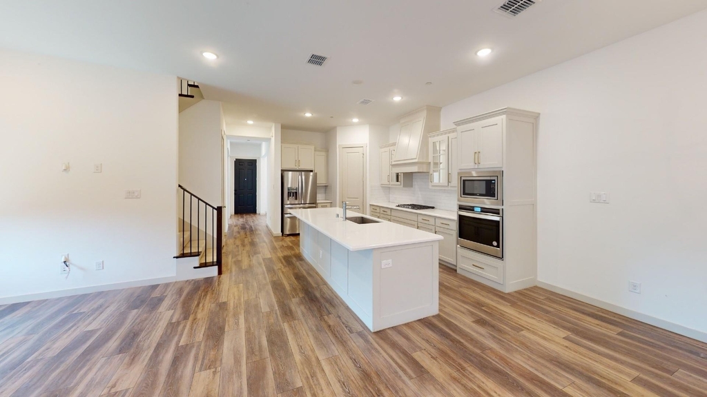7416 Atlas Drive - Photo 3