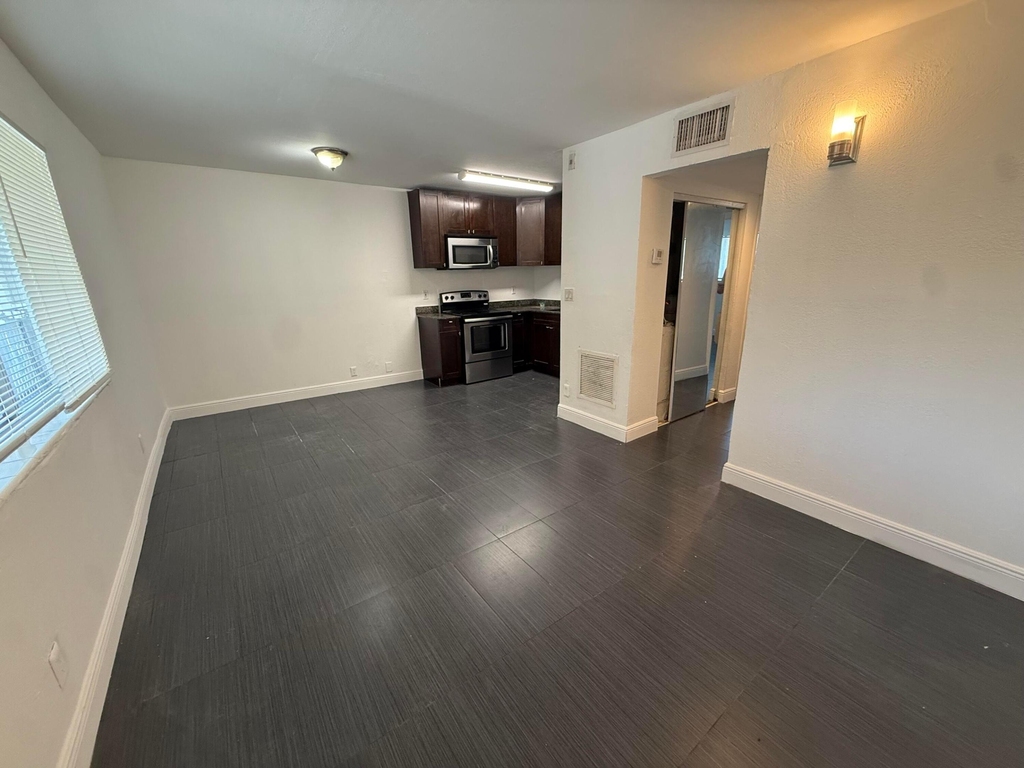 37 Sw 14th Street - Photo 1