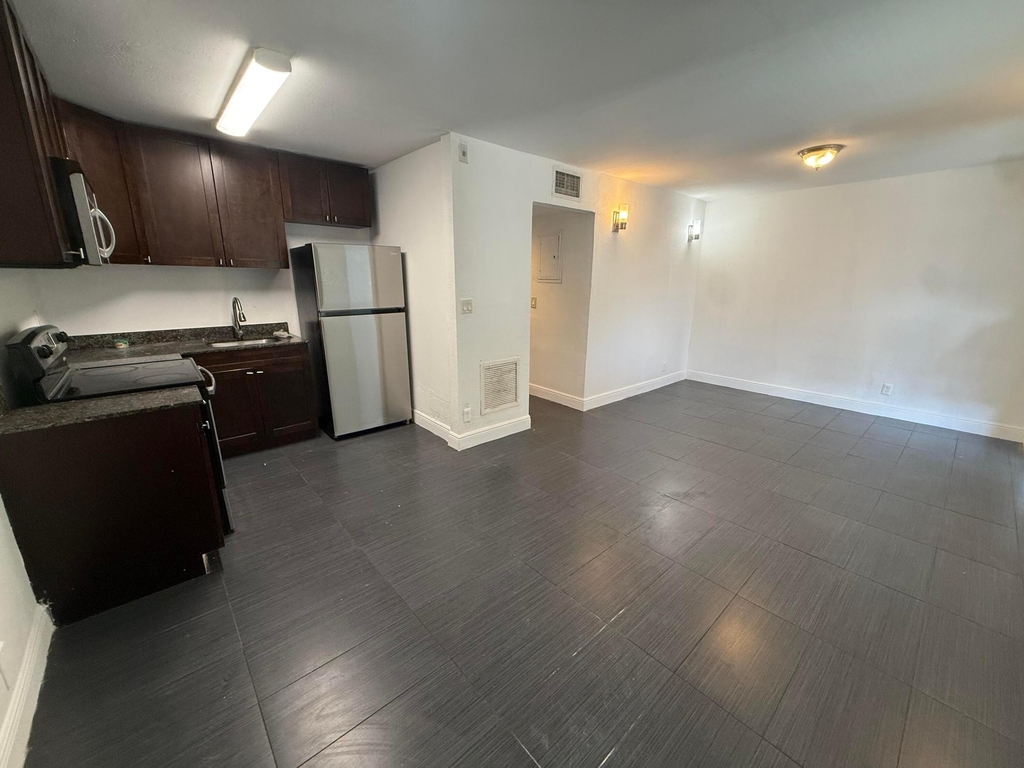 37 Sw 14th Street - Photo 17
