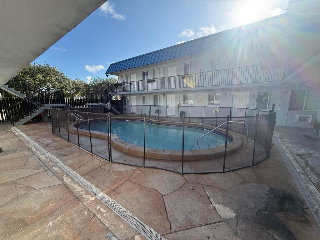 37 Sw 14th Street - Photo 3